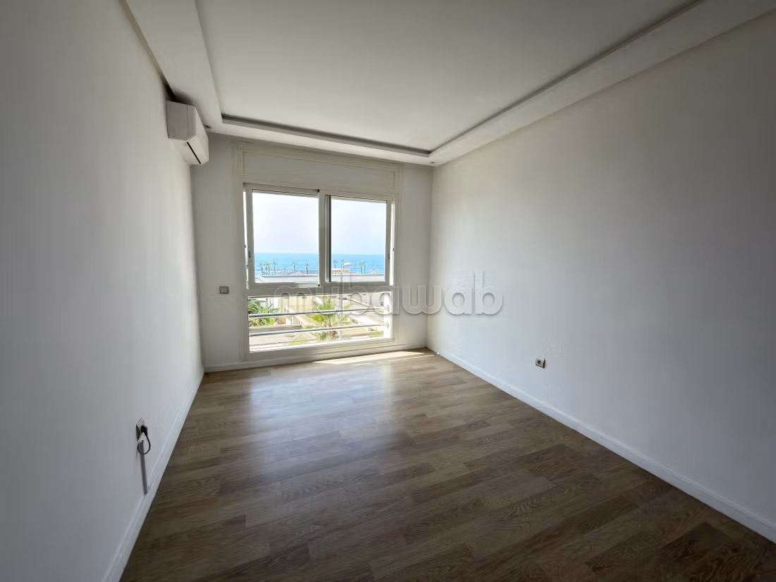Beautiful apartment for rent in Hay Al Kora. 4 comfortable rooms. Concierge service, air conditioning