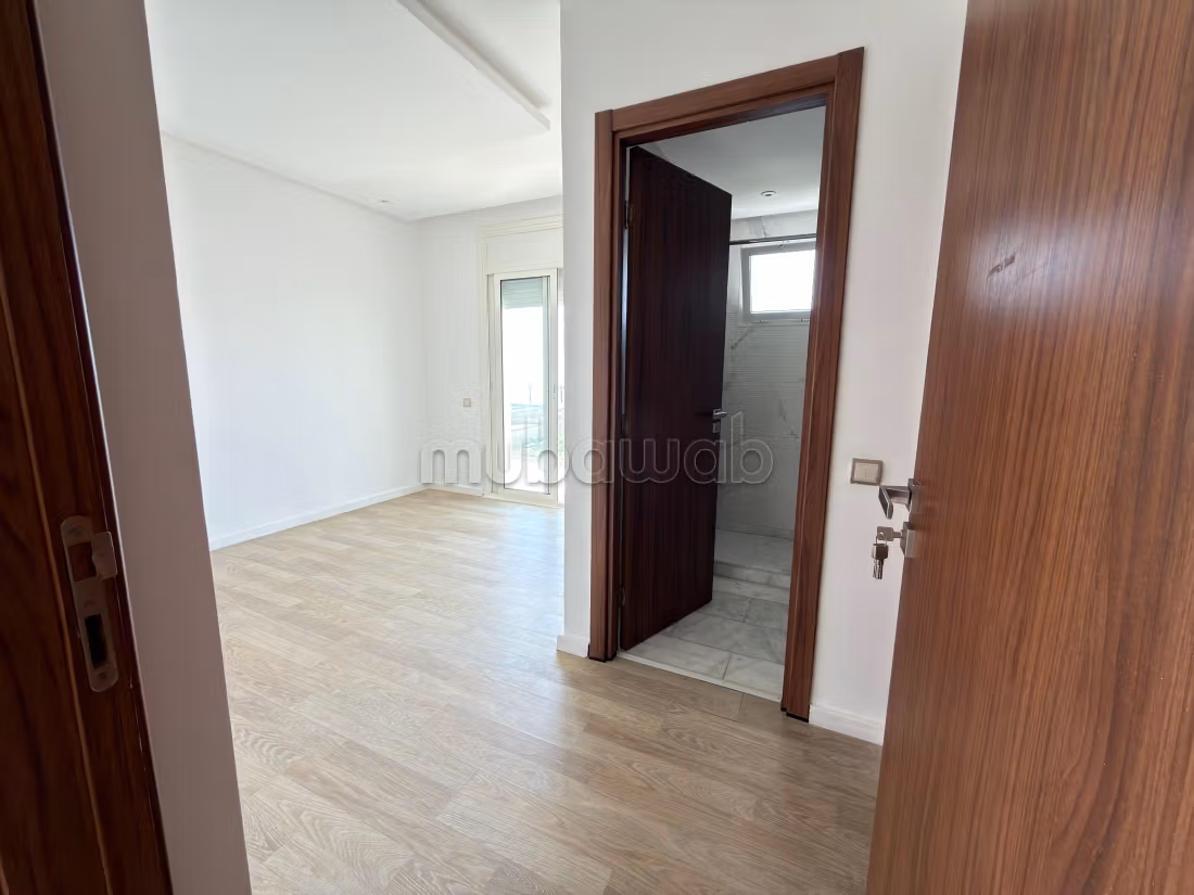 Beautiful apartment for rent in Hay Al Kora. 4 comfortable rooms. Concierge service, air conditioning