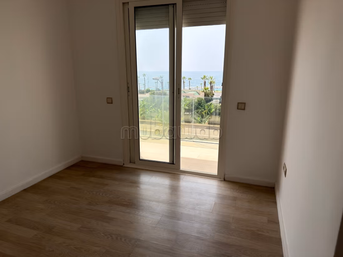 Beautiful apartment for rent in Hay Al Kora. 4 comfortable rooms. Concierge service, air conditioning