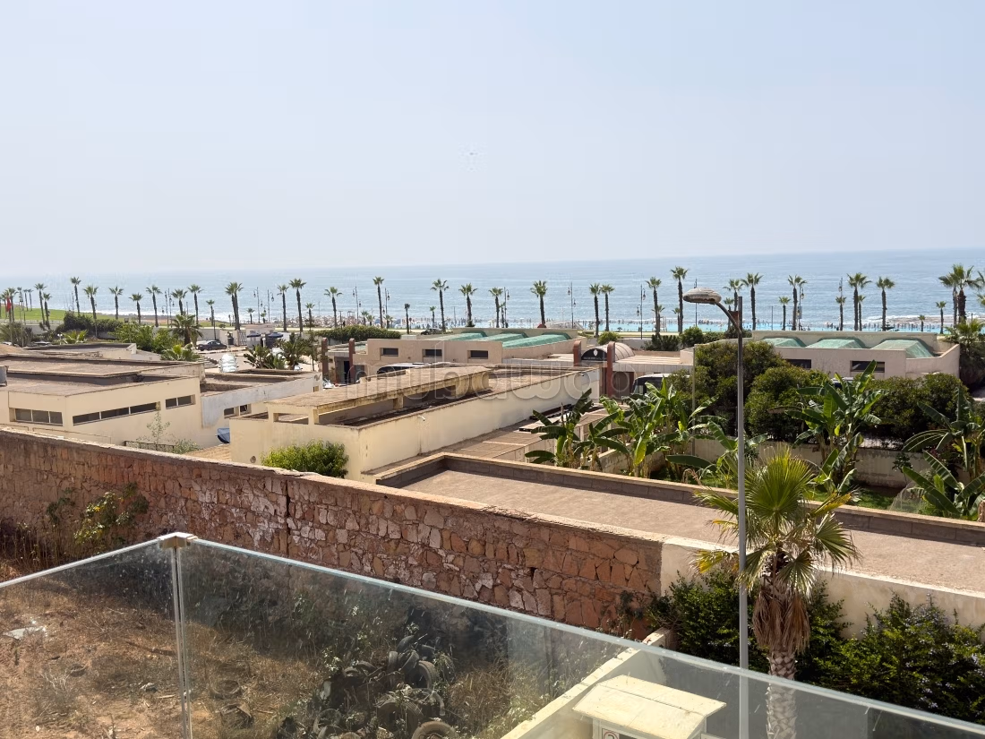 Beautiful apartment for rent in Hay Al Kora. 4 comfortable rooms. Concierge service, air conditioning