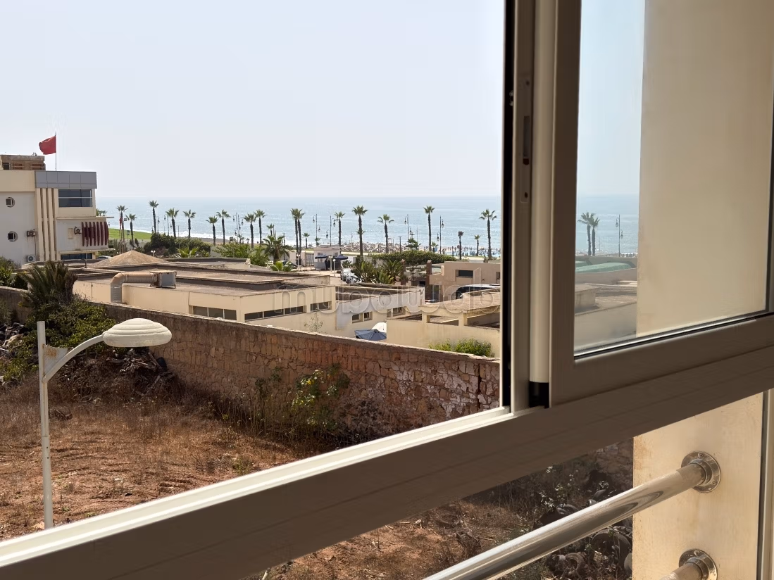 Beautiful apartment for rent in Hay Al Kora. 4 comfortable rooms. Concierge service, air conditioning