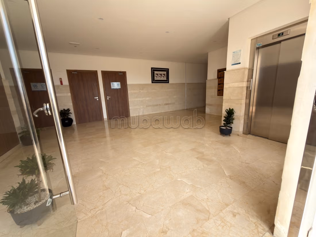 Beautiful apartment for rent in Hay Al Kora. 4 comfortable rooms. Concierge service, air conditioning