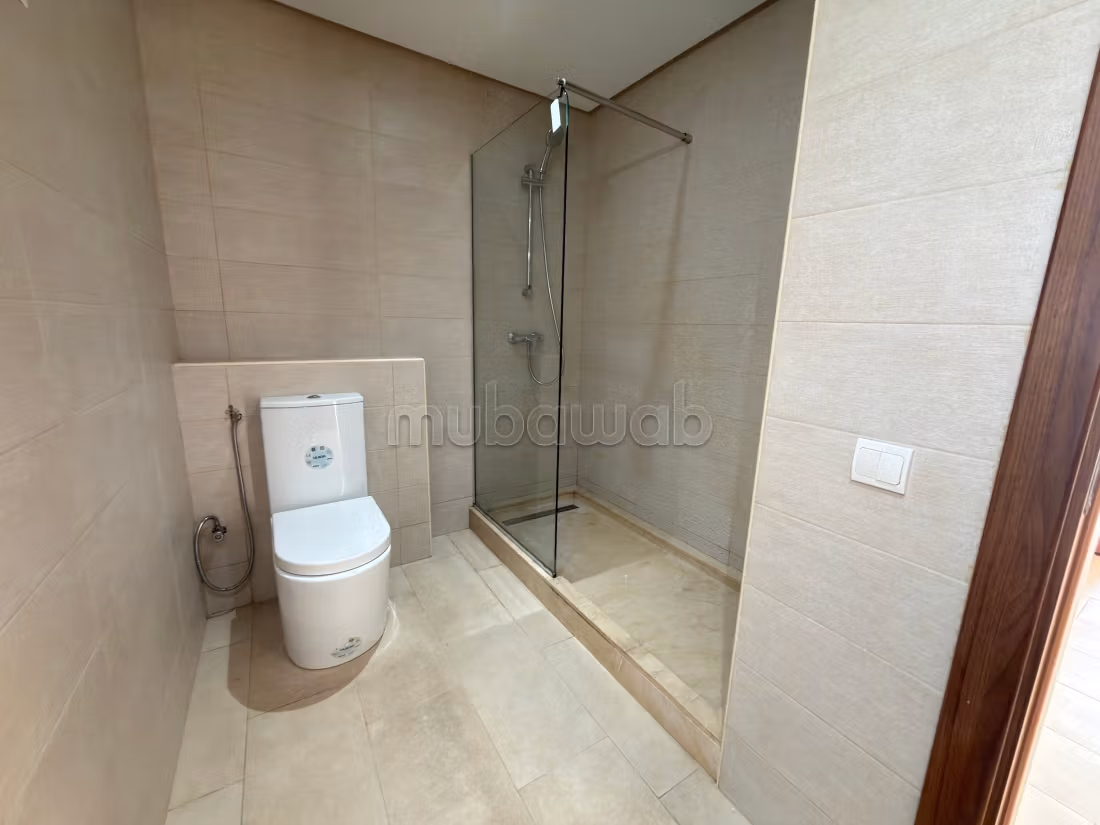Beautiful apartment for rent in Hay Al Kora. 4 comfortable rooms. Concierge service, air conditioning