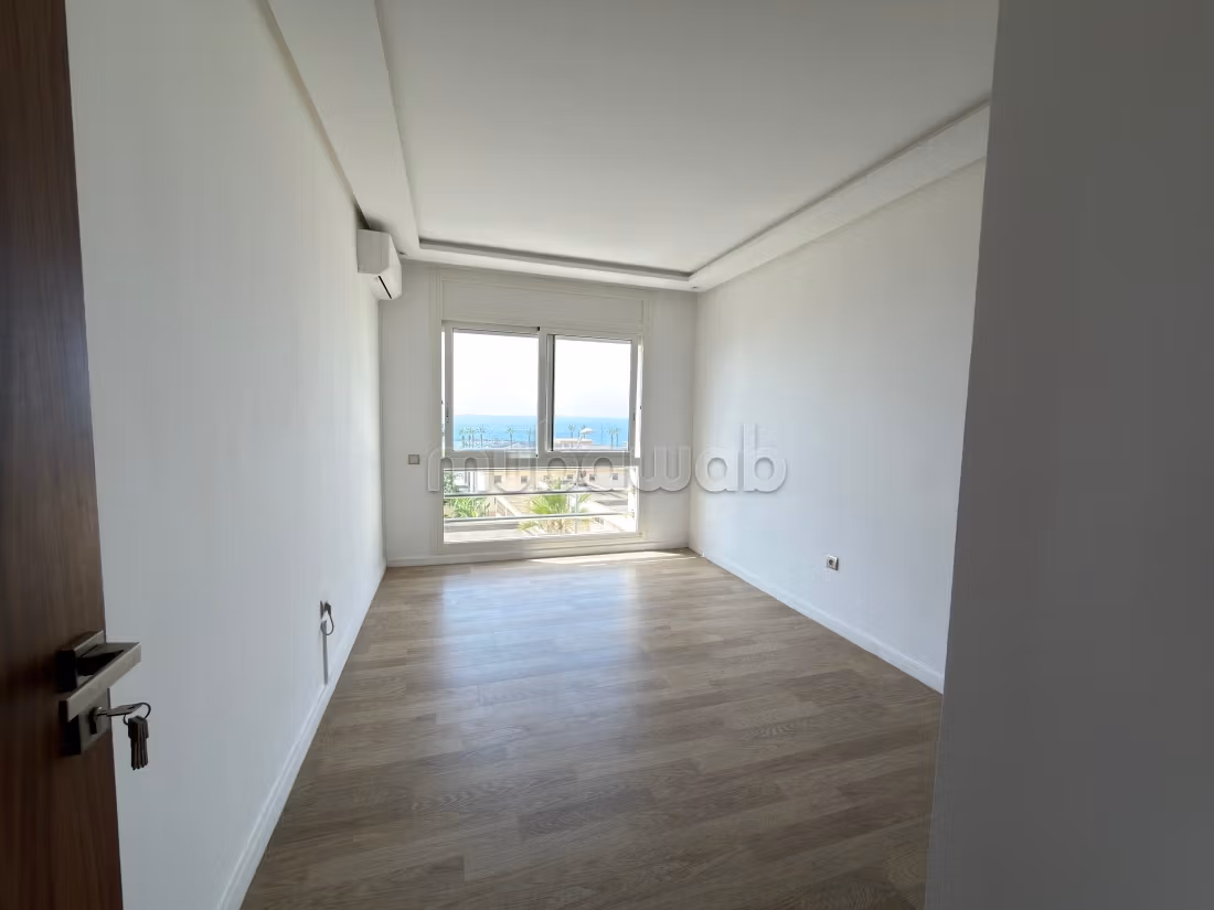 Beautiful apartment for rent in Hay Al Kora. 4 comfortable rooms. Concierge service, air conditioning