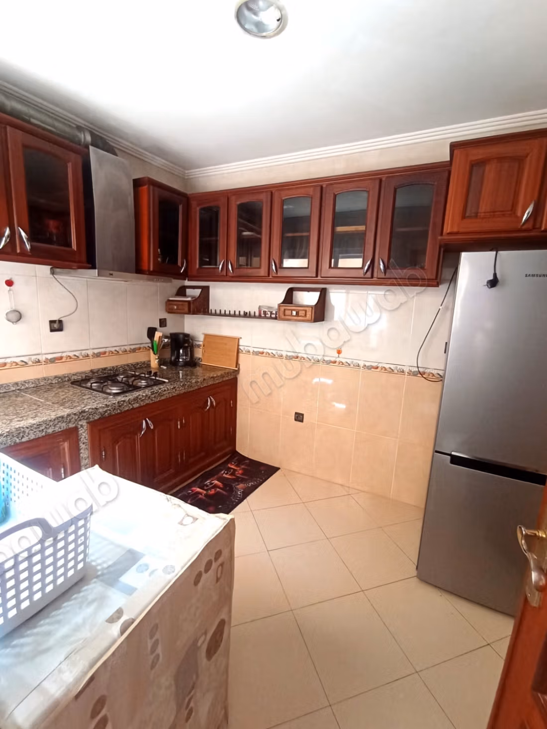 Affitto stagionale ad Al Hoceima. 2 camere confortevoli. Antenna satellitare e porta blindata