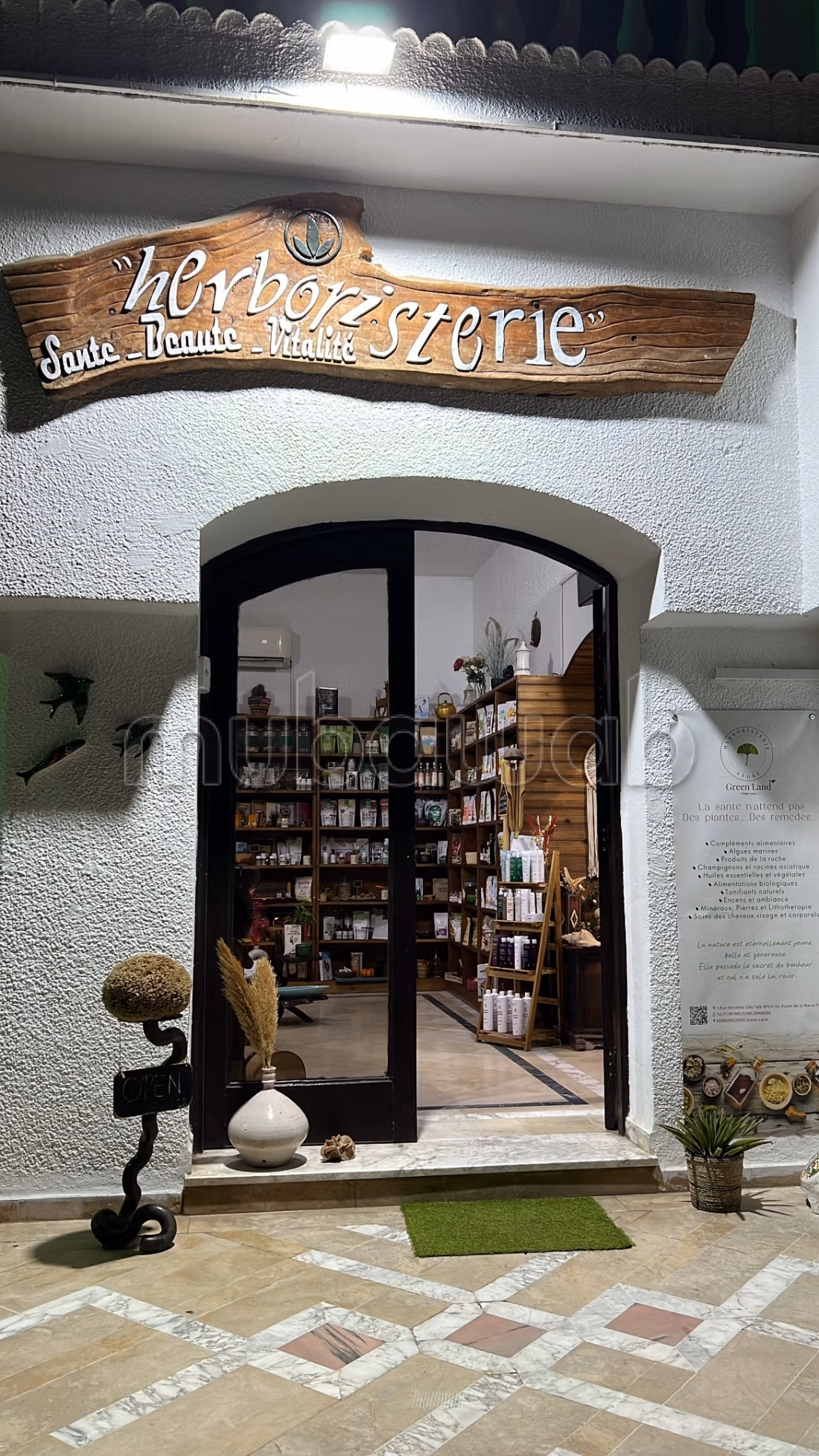 Fondo commerciale di 150 m² ad Aouina