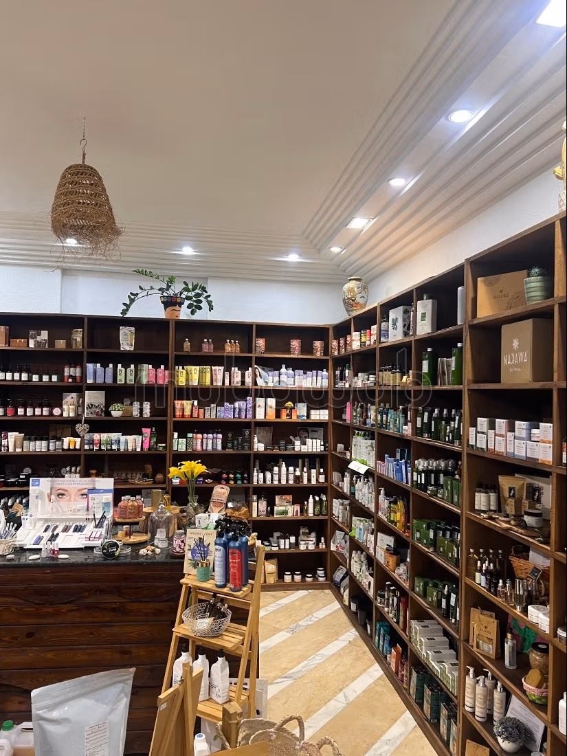 Fondo commerciale di 150 m² ad Aouina