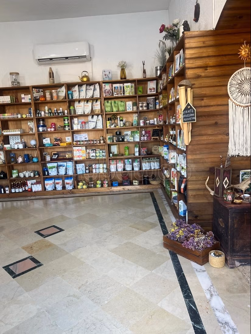 Fondo commerciale di 150 m² ad Aouina