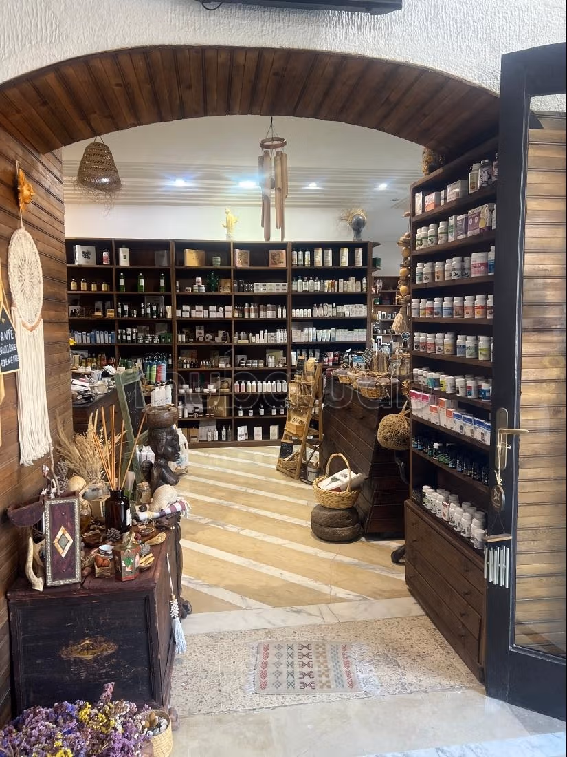 Fondo commerciale di 150 m² ad Aouina
