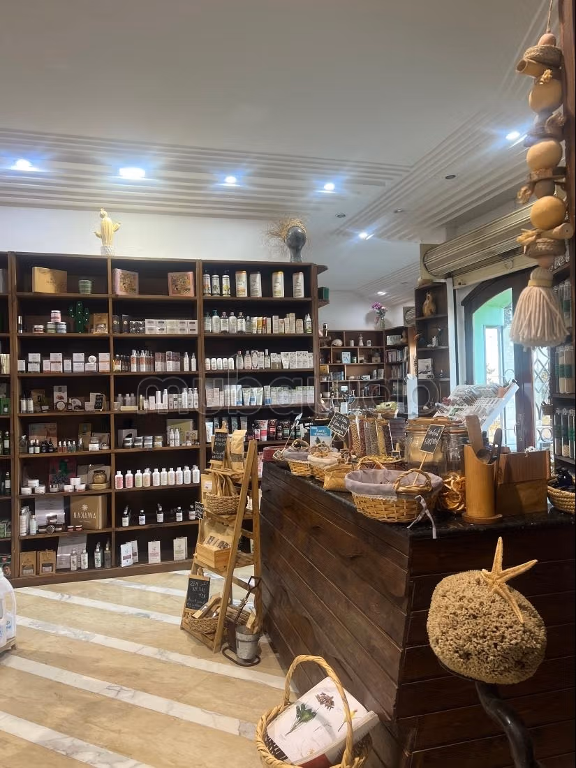 Fondo commerciale di 150 m² ad Aouina