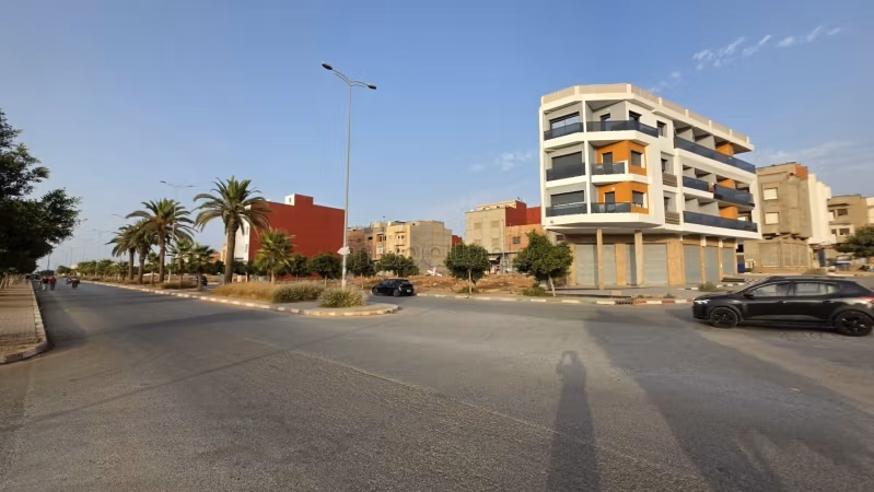 Terreno commerciale R3 in vendita 2 facciate ad Aïn Atiq