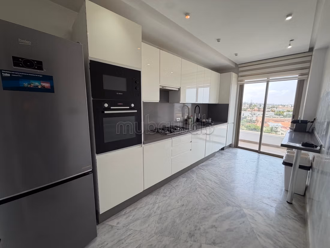Appartamento con vista mare arredato in affitto a Bourgogne Ouest. 3 stanze