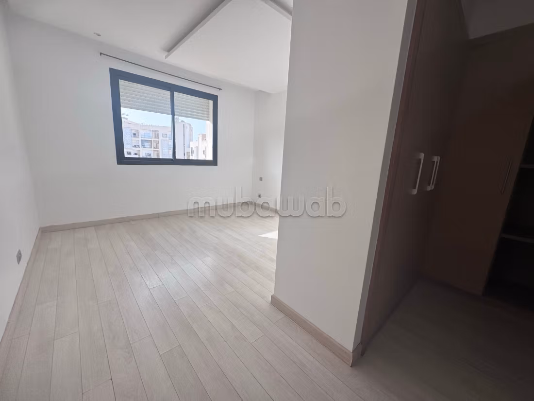 Bell'appartamento in affitto a Riad. 2 belle camere. Con ascensore e terrazza