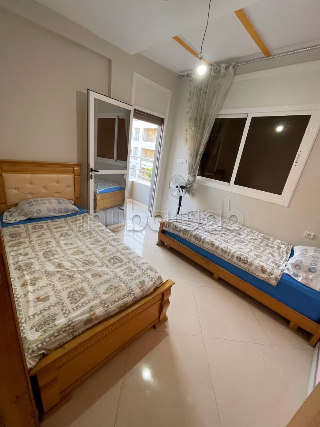Apartments for rent in Saidia. Area 68 m². Traditional lounge and satellite dish system