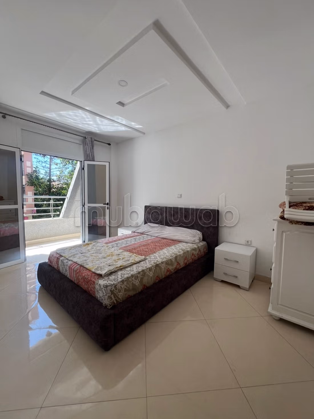 Apartments for rent in Saidia. Area 68 m². Traditional lounge and satellite dish system
