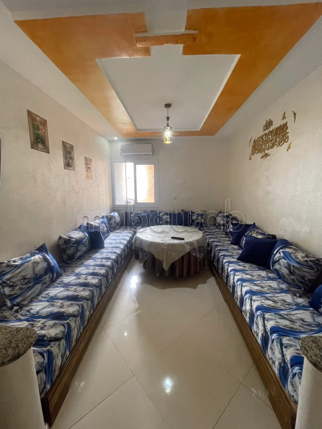 Apartments for rent in Saidia. Area 68 m². Traditional lounge and satellite dish system