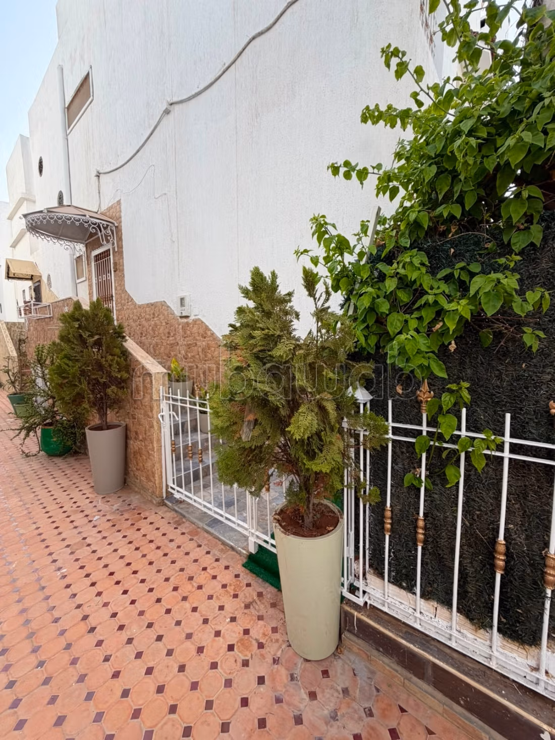 High-end villa for rent in Harhoura. 4 rooms. Air conditioning and fireplace.