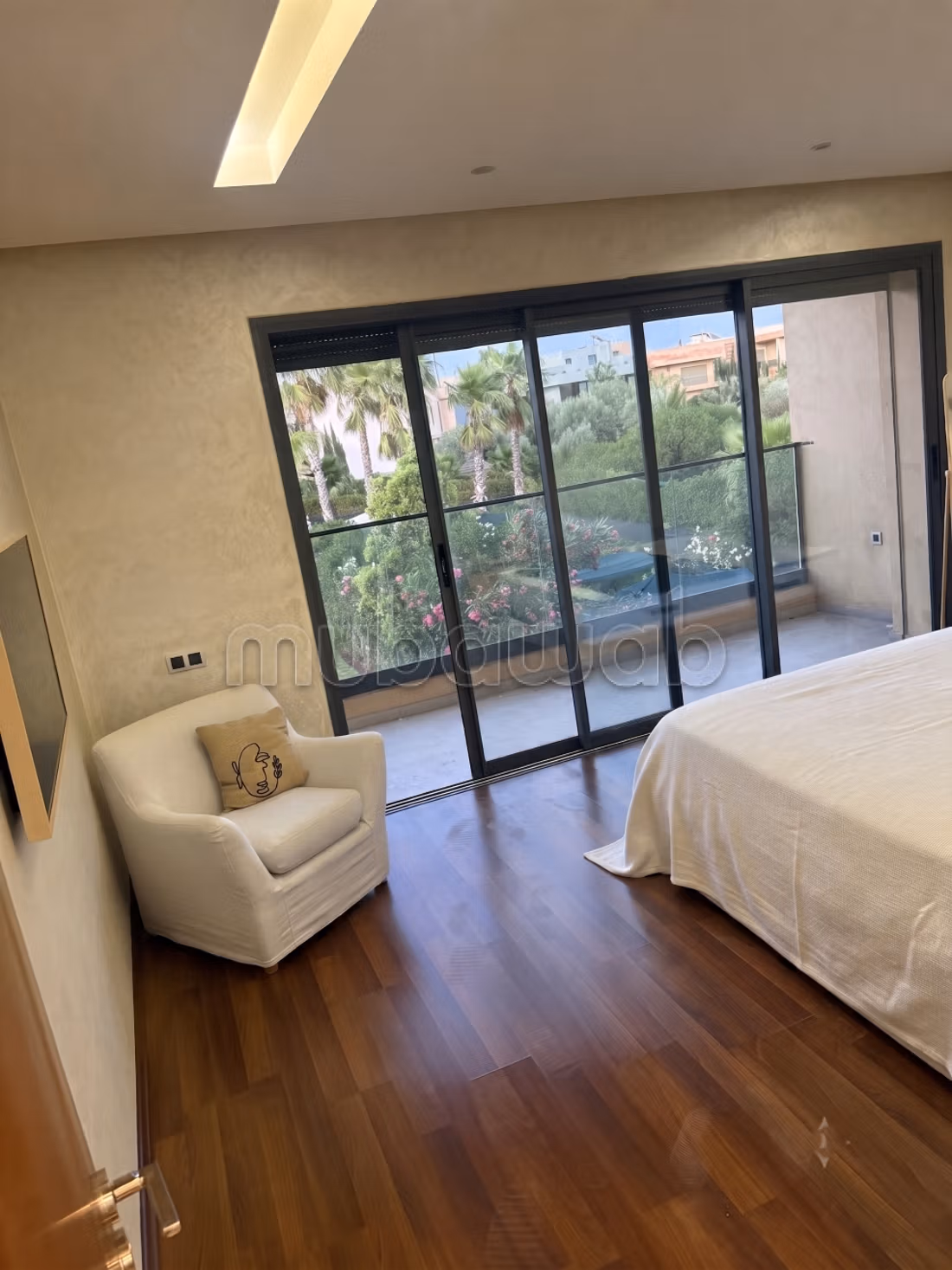 Beautiful villa with contemporary design with pool