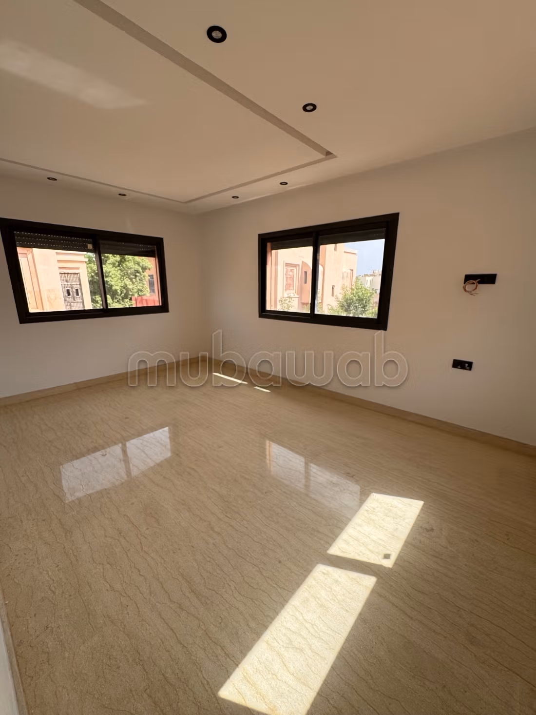 Splendide villa à vendre à Hay Targa. 
Surface totale 500 m². 
Piscine, climatisation
