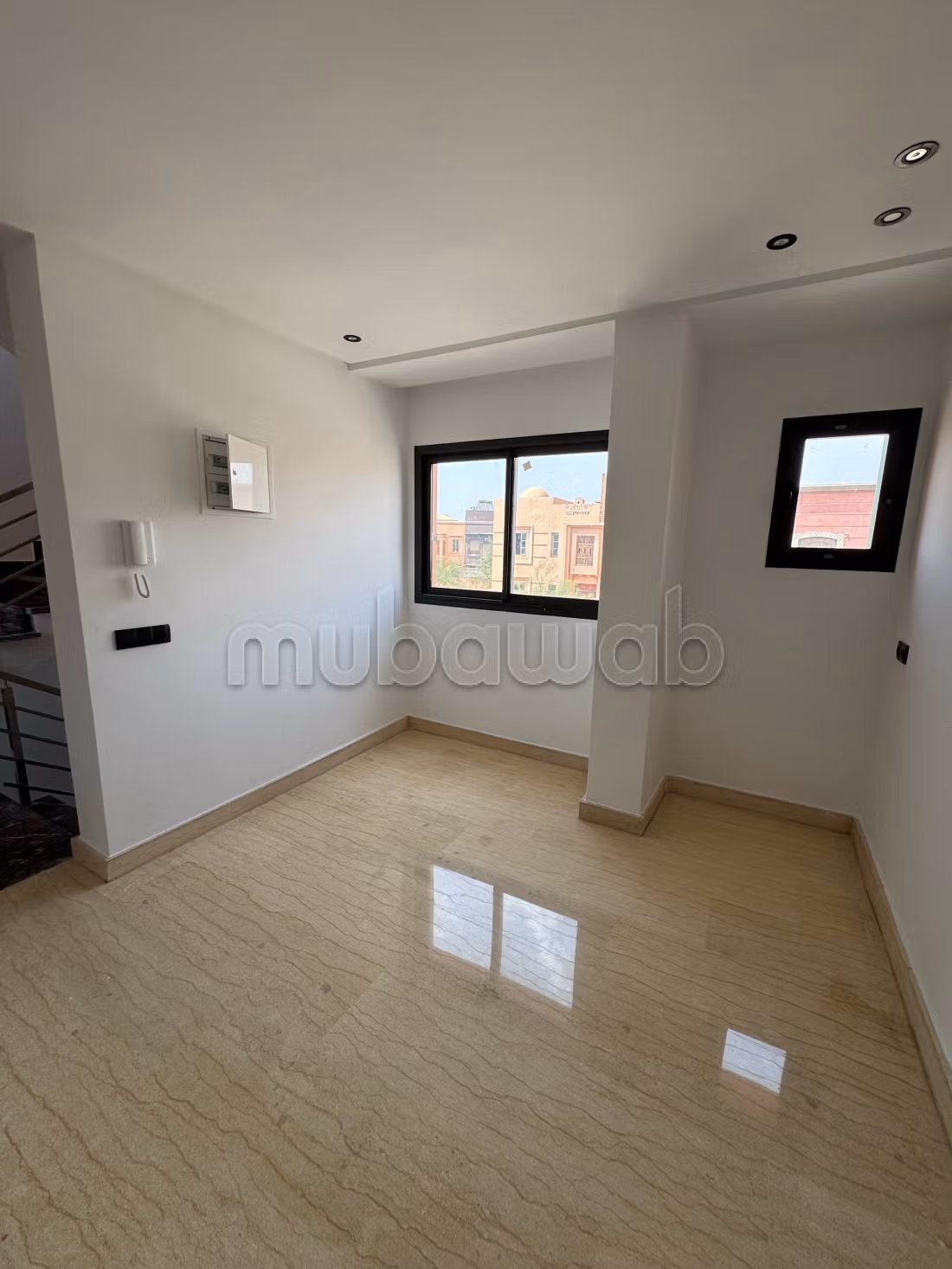 Splendide villa à vendre à Hay Targa. 
Surface totale 500 m². 
Piscine, climatisation