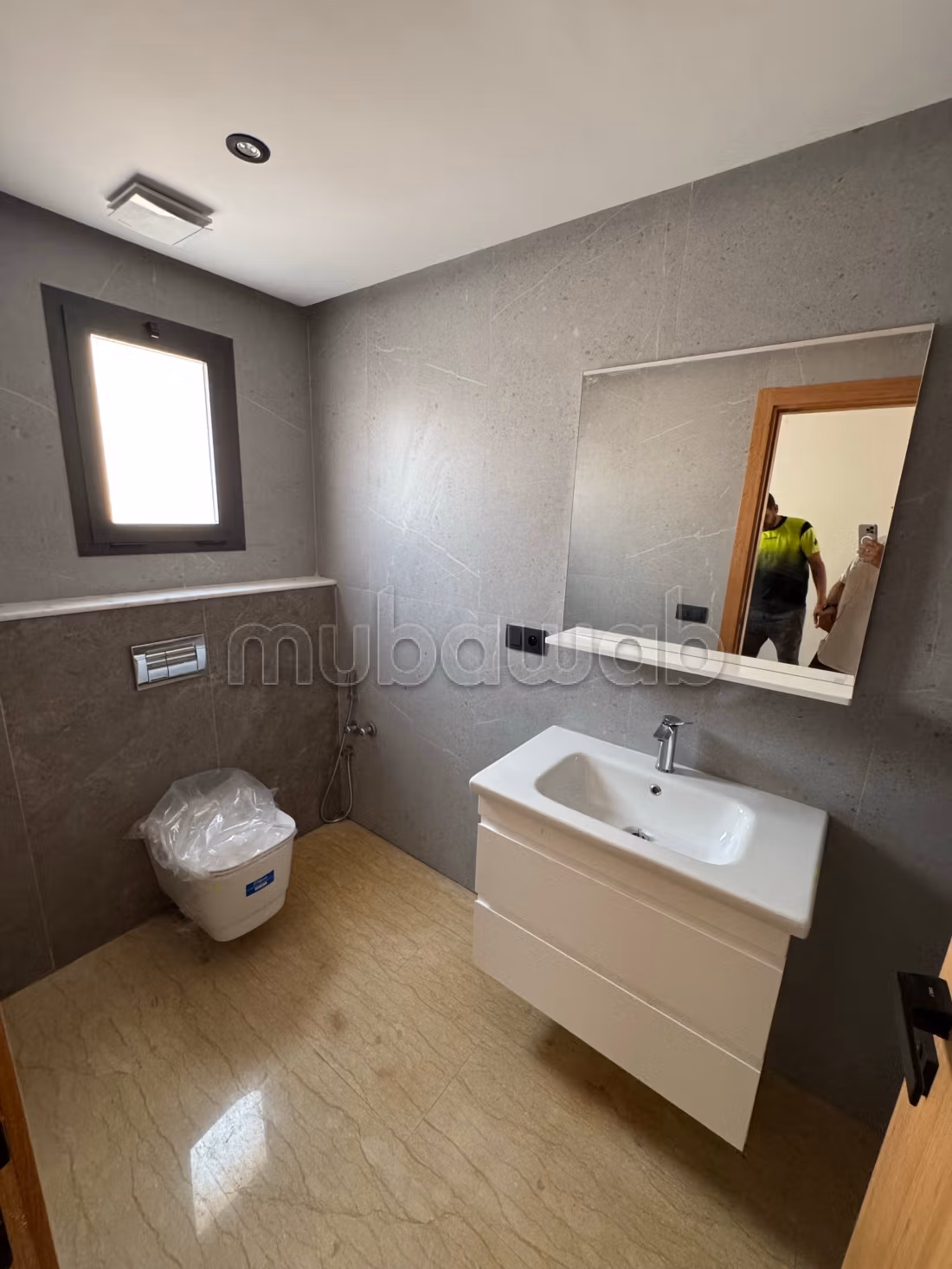 Splendide villa à vendre à Hay Targa. 
Surface totale 500 m². 
Piscine, climatisation
