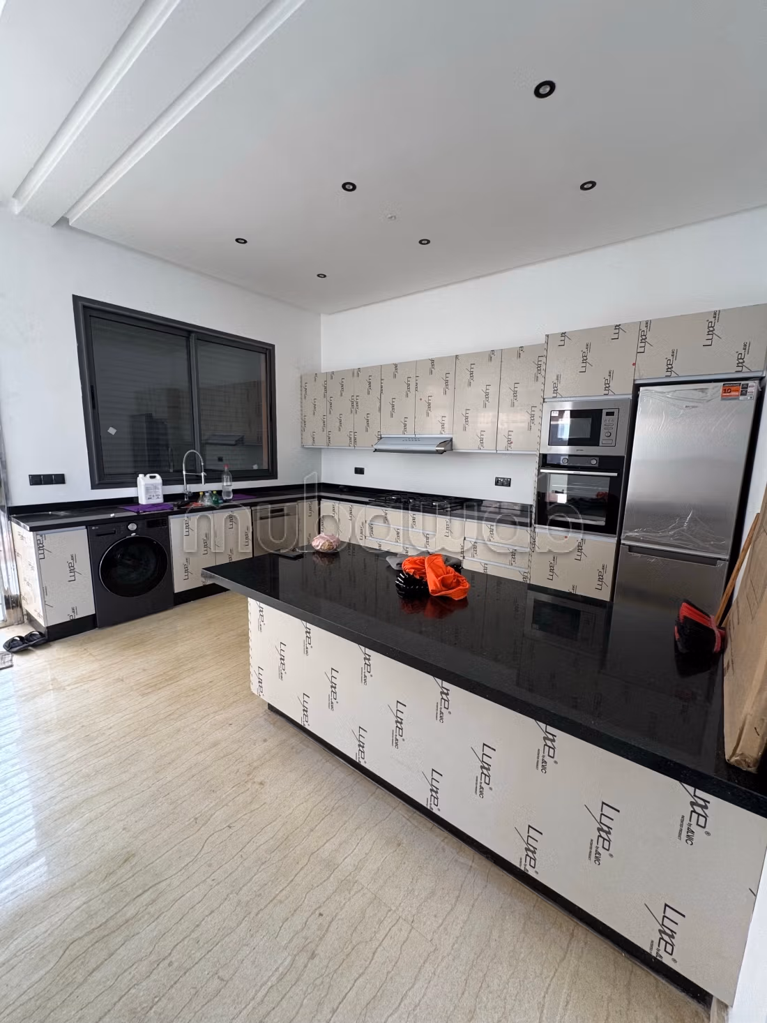 Splendide villa à vendre à Hay Targa. 
Surface totale 500 m². 
Piscine, climatisation