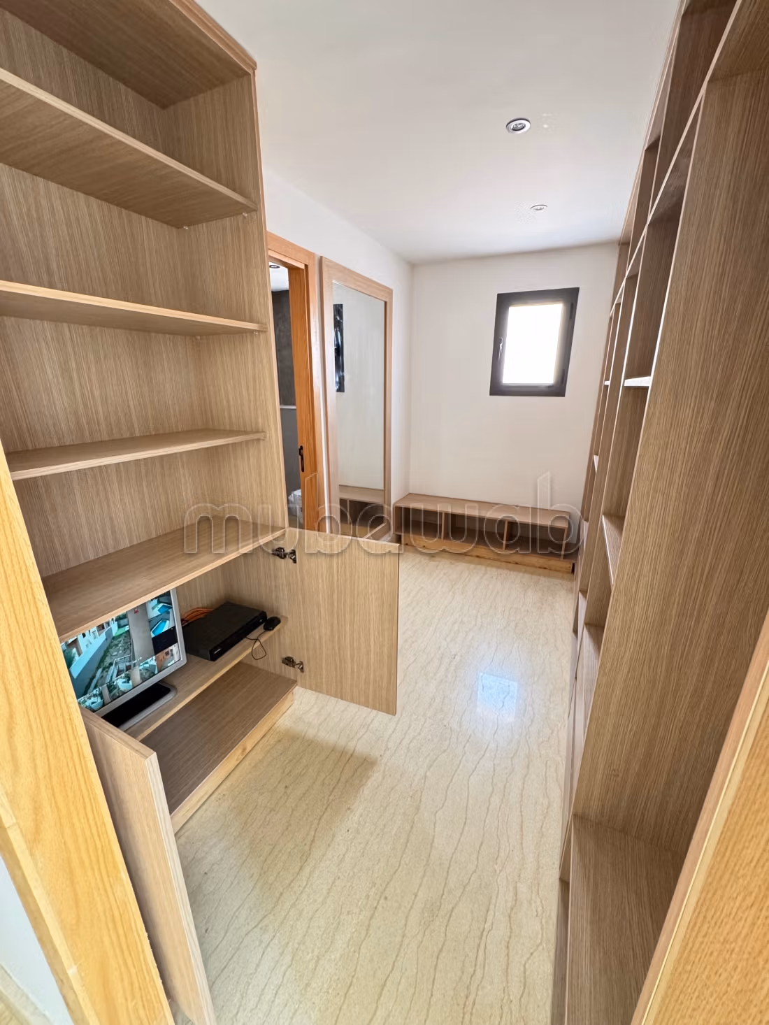 Splendide villa à vendre à Hay Targa. 
Surface totale 500 m². 
Piscine, climatisation