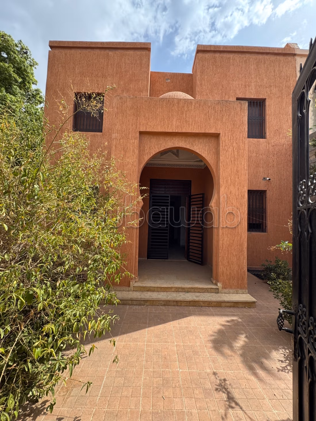 High standard villa for sale in Hay Targa. 5 comfortable rooms. Parking spaces