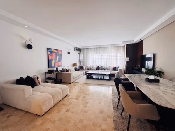 Appartement à louer à Racine. 3 belles chambres. Meublé