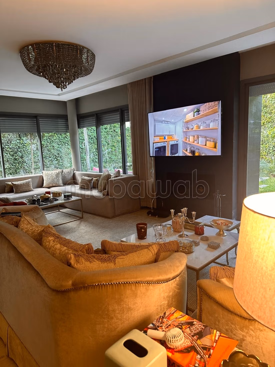 Te koop - Eigentijdse villa met zwembad in een beveiligd wooncomplex