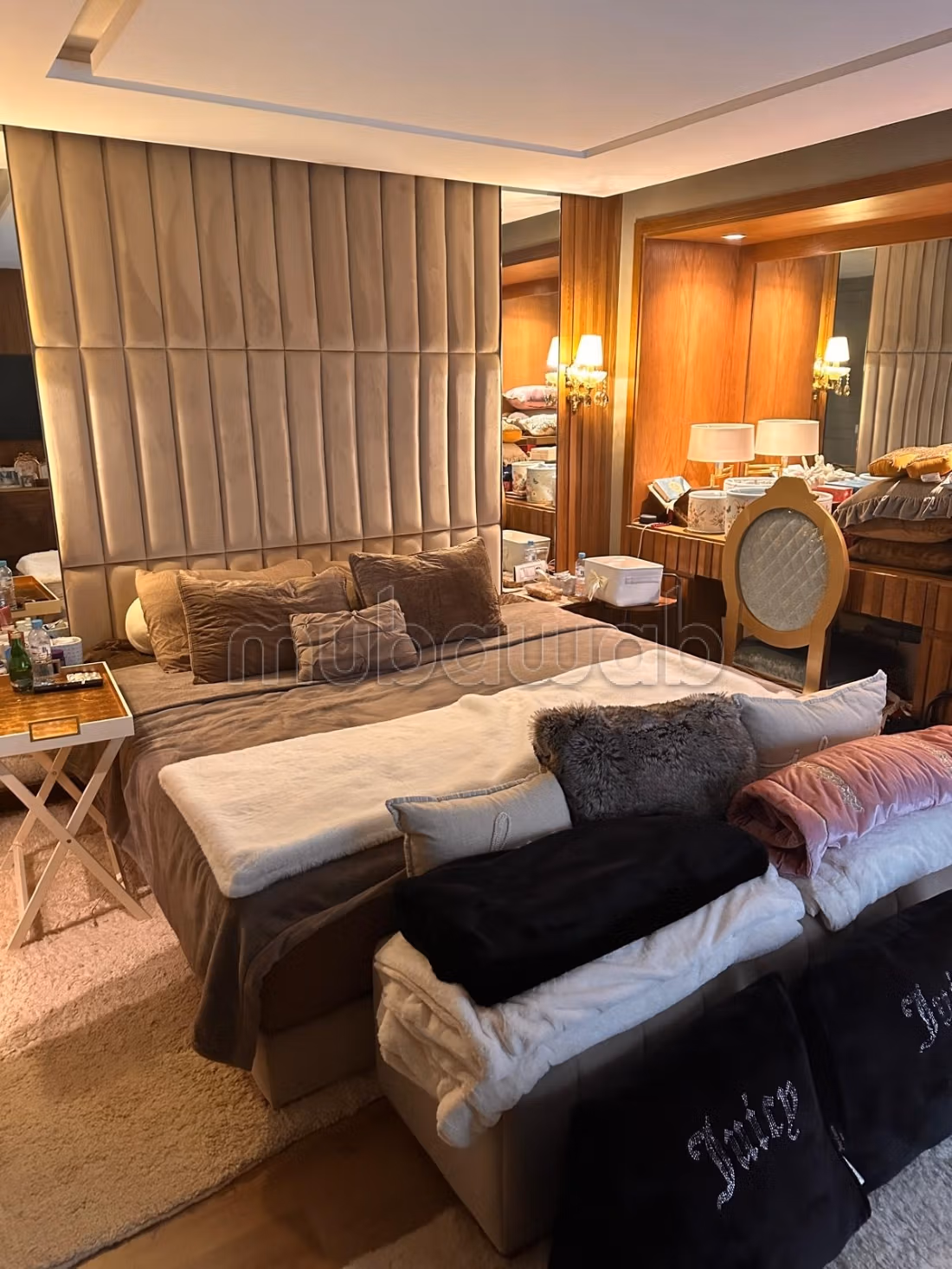Te koop - Eigentijdse villa met zwembad in een beveiligd wooncomplex