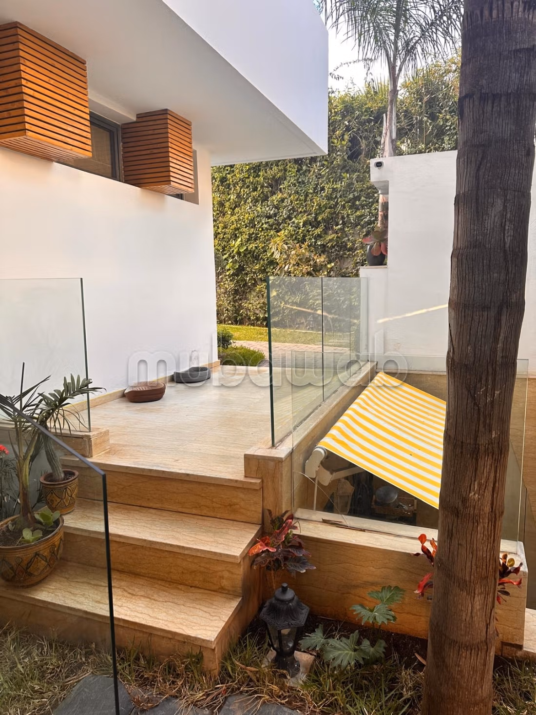 Te koop - Eigentijdse villa met zwembad in een beveiligd wooncomplex