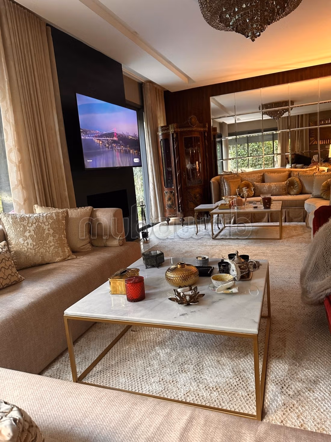 Te koop - Eigentijdse villa met zwembad in een beveiligd wooncomplex