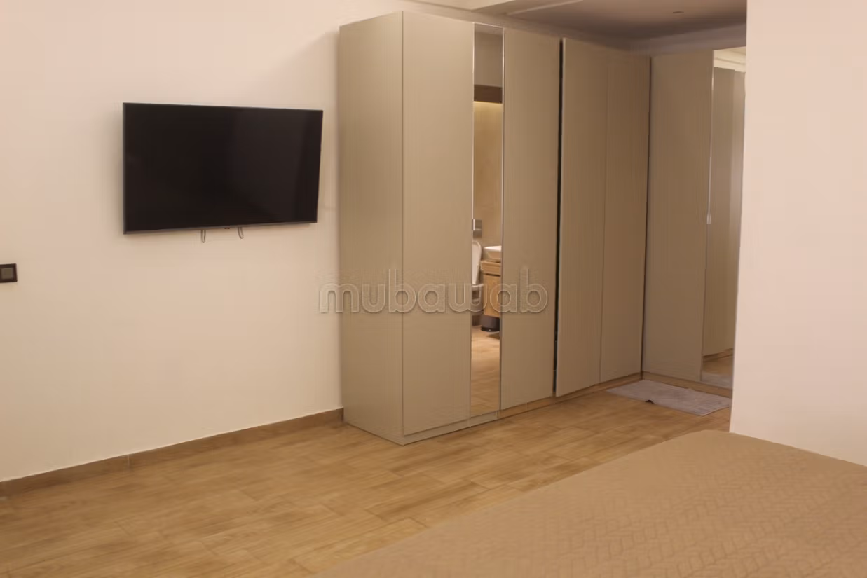 Groot driekamerduplex met zwembad