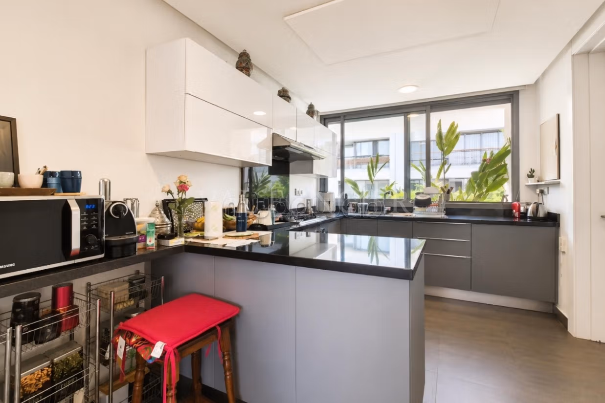 Ubicación de hermoso apartamento amueblado de 185m2 3 dormitorios con terraza, Bouskoura Ciudad Verde