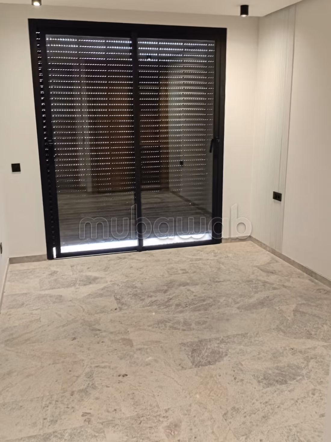 Empty studio for rent - Abdelmoumen,