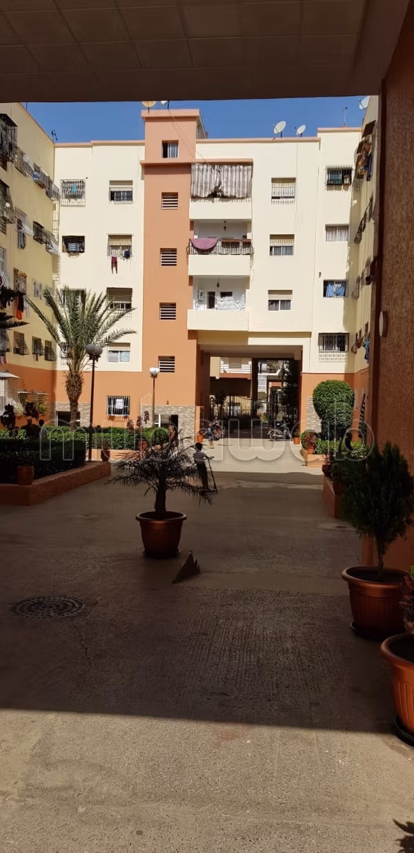 Bell'appartamento arredato situato al 2° piano in una residenza chiusa e sicura a Salé Al Jadida.