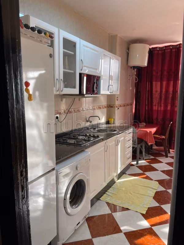 Affitto stagionale a Hay Mohammadi. 3 grandi stanze. Finestre a doppio vetro e vista mare