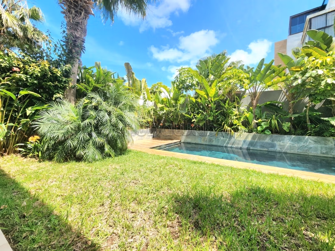 Somptueuse villa à vendre à Ain Diab.
Surface de 400 m².
Piscine et air conditionné