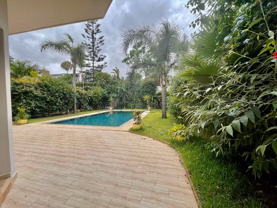 Villa for rent in California 35000dh