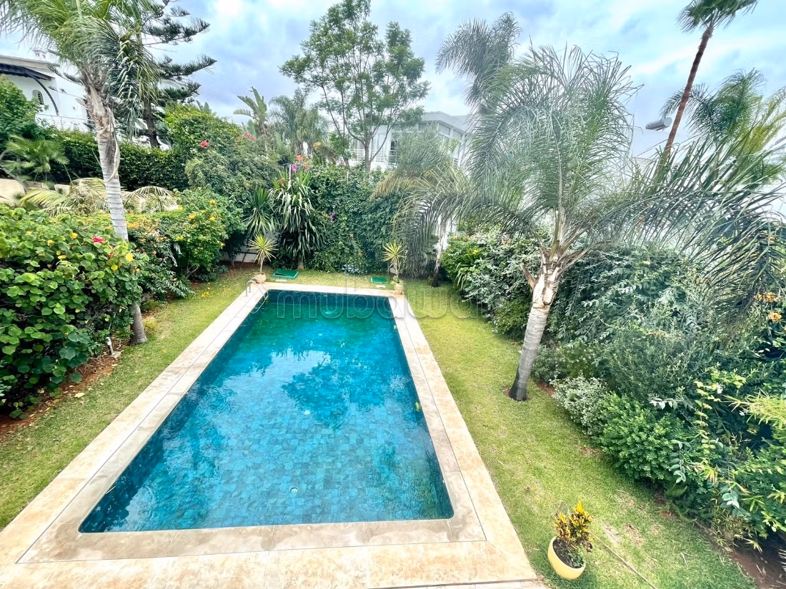 Villa for rent in California 35000dh