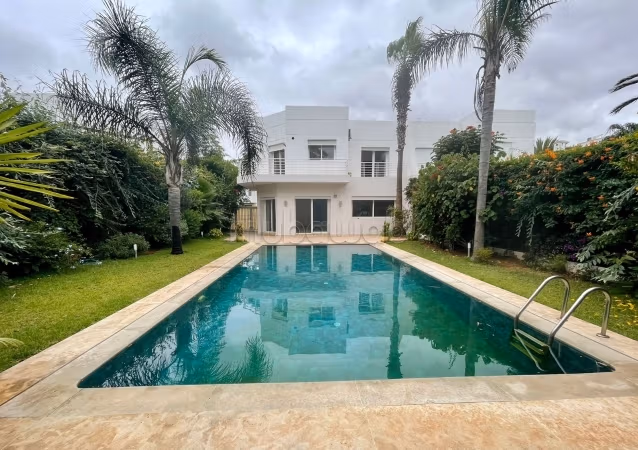 Villa for rent in California 35000dh