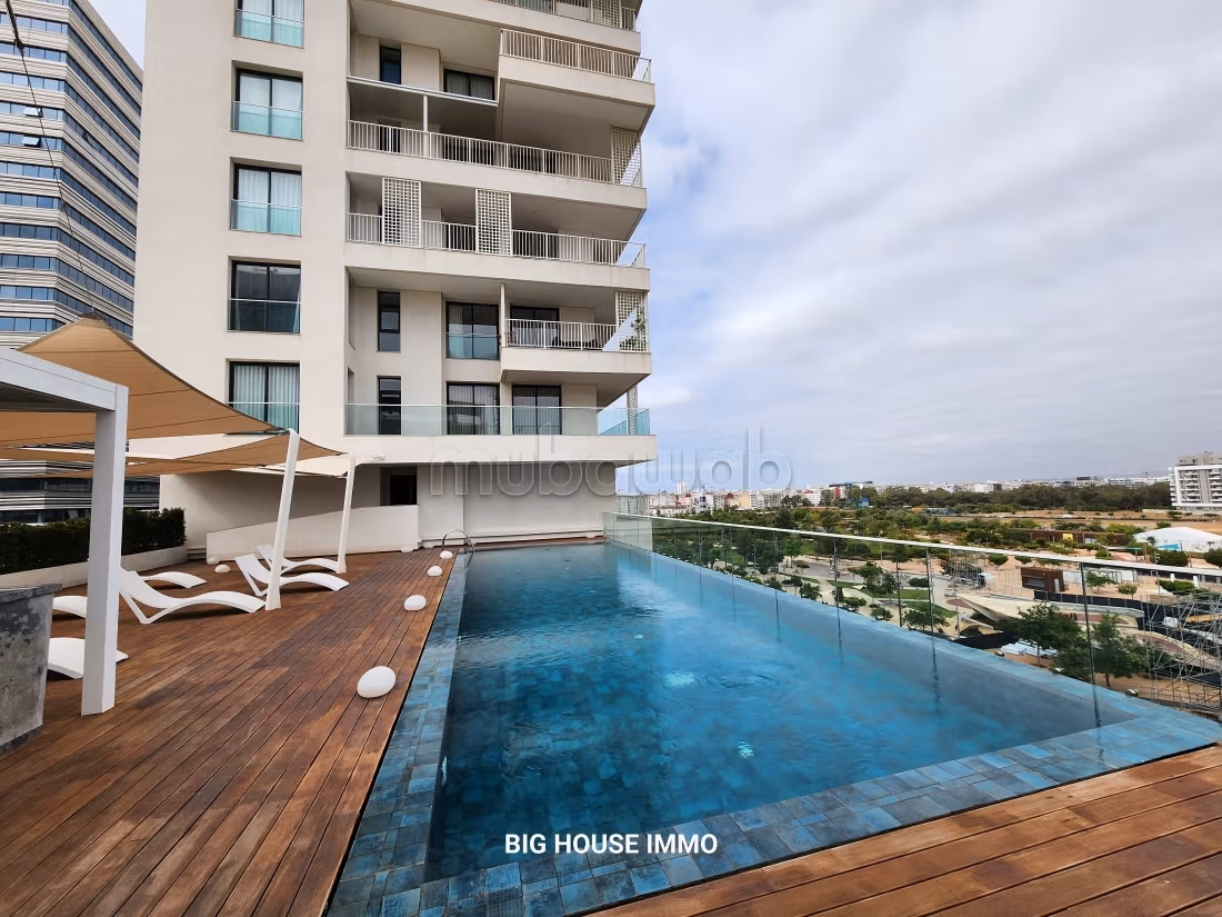 Location d'un appartement à Casablanca Finance City. 
Surface totale 160 m². 
Porte blindée et système de double vitrage
