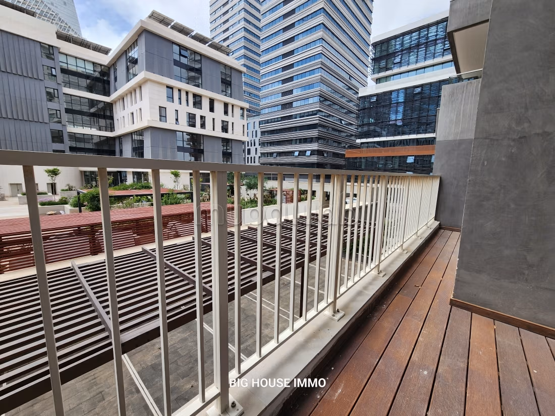 Location d'un appartement à Casablanca Finance City. 
Surface totale 160 m². 
Porte blindée et système de double vitrage