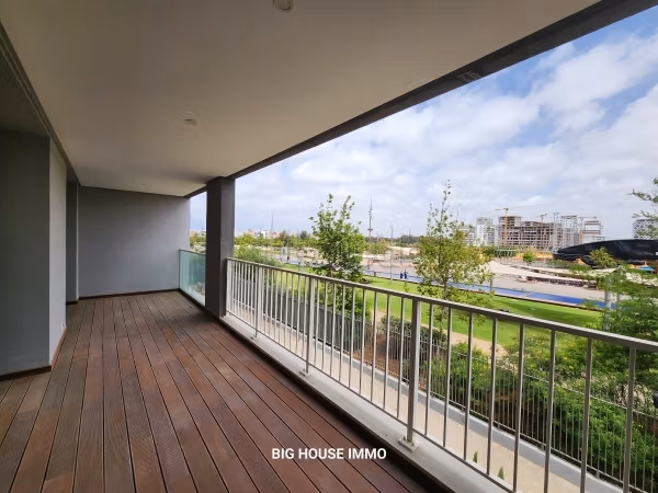 Ubicación de un apartamento en Casablanca Finance City. Superficie total de 160 m². Puerta blindada y sistema de doble acristalamiento
