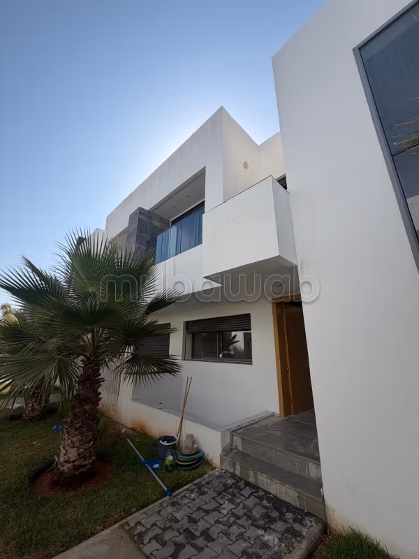 Magnificent villa for rent in Harhoura. Area 250 m². Garden and terrace