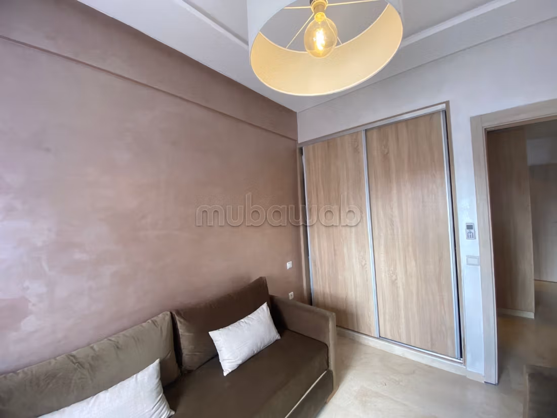 Location d'un appartement à Hay Targa. 
Surface de 80 m². 
Meublé