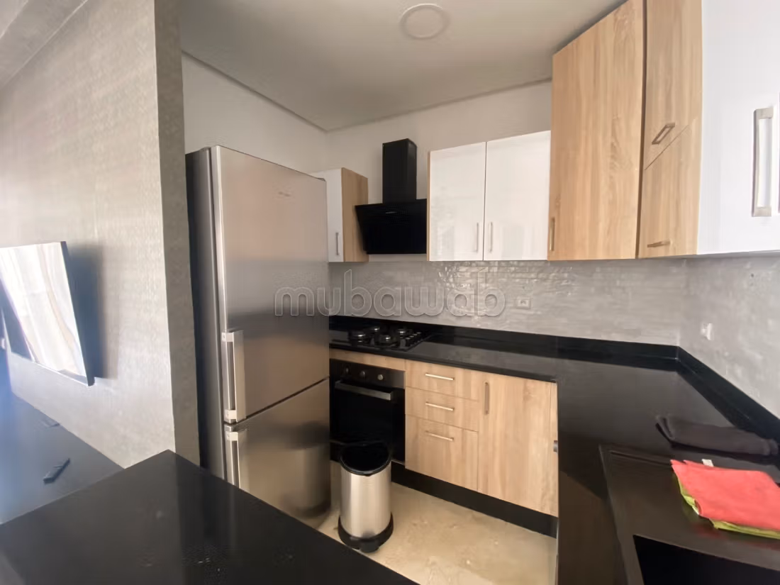 Location d'un appartement à Hay Targa. 
Surface de 80 m². 
Meublé