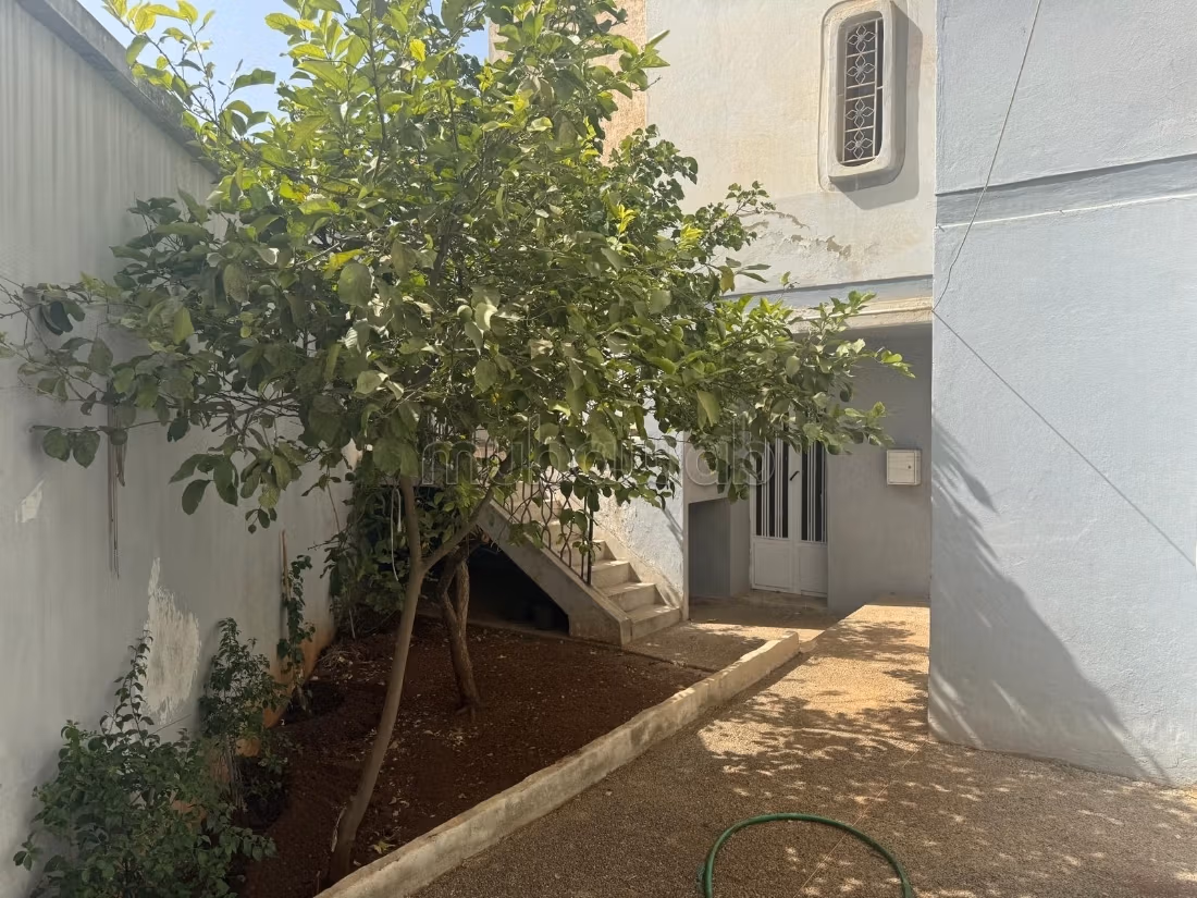Maison de haute qualité à vendre à La cienda. Grande surface de 350 m². Salon traditionnel, résidence sécurisée