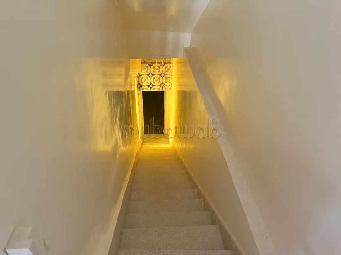 Maison de haute qualité à vendre à La cienda. Grande surface de 350 m². Salon traditionnel, résidence sécurisée